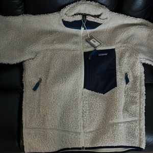 Brand new men’s Patagonia coat. Very warm and comfortable. Tags still on.